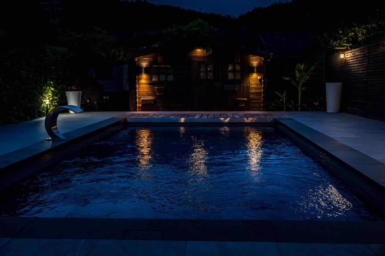 Chez Sabine Et Eric Maison Pour 6 Personnes Avec Piscine Chauffee Andenne Exterior foto